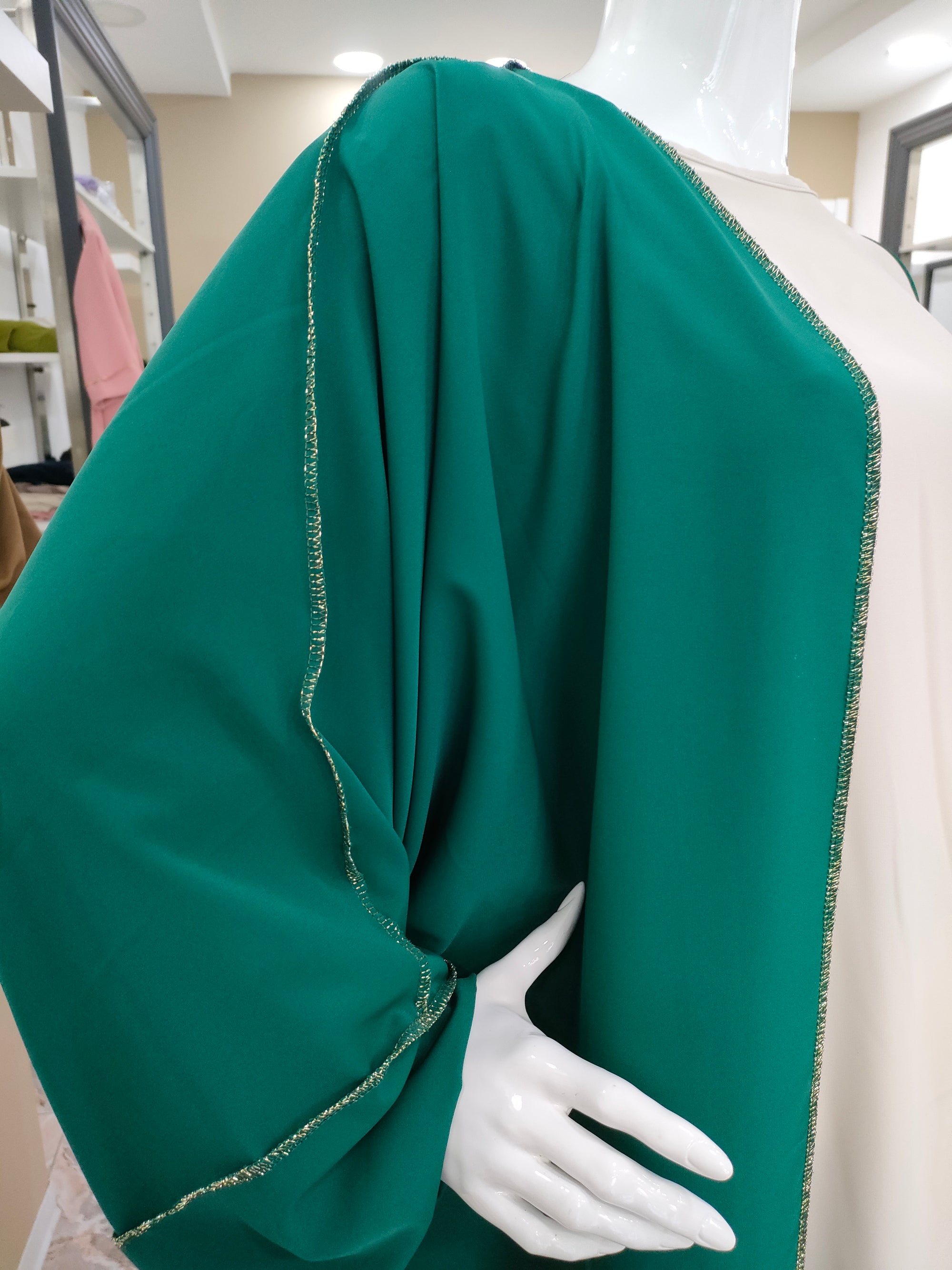 Kimono Muna con cuciture dorate