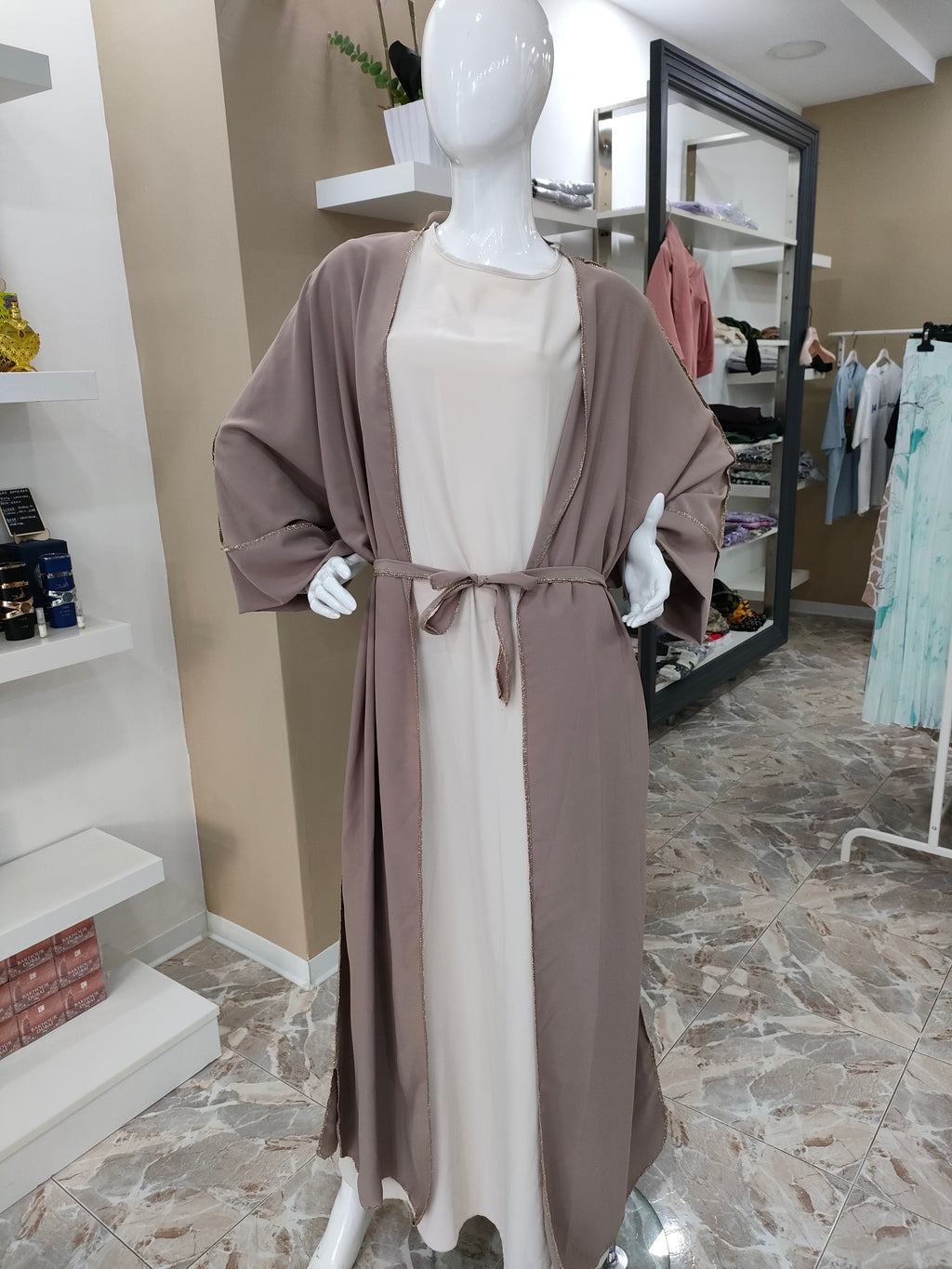 Kimono Muna con cuciture dorate