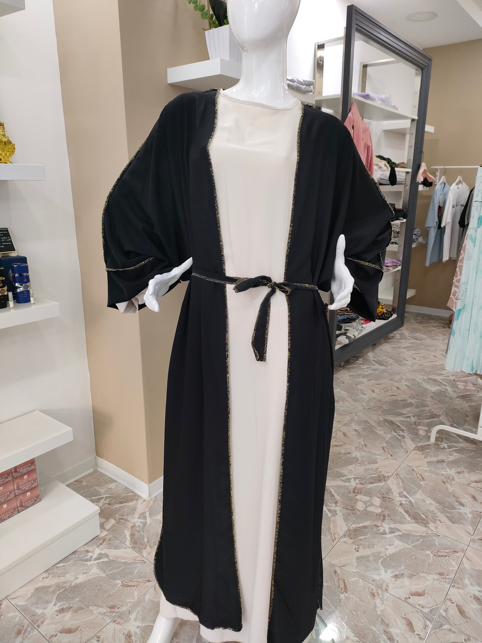 Kimono Muna con cuciture dorate