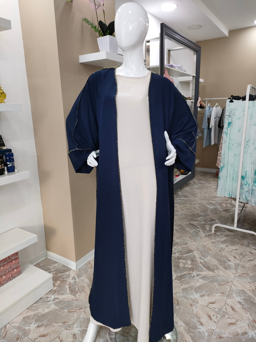 Kimono Muna con cuciture dorate