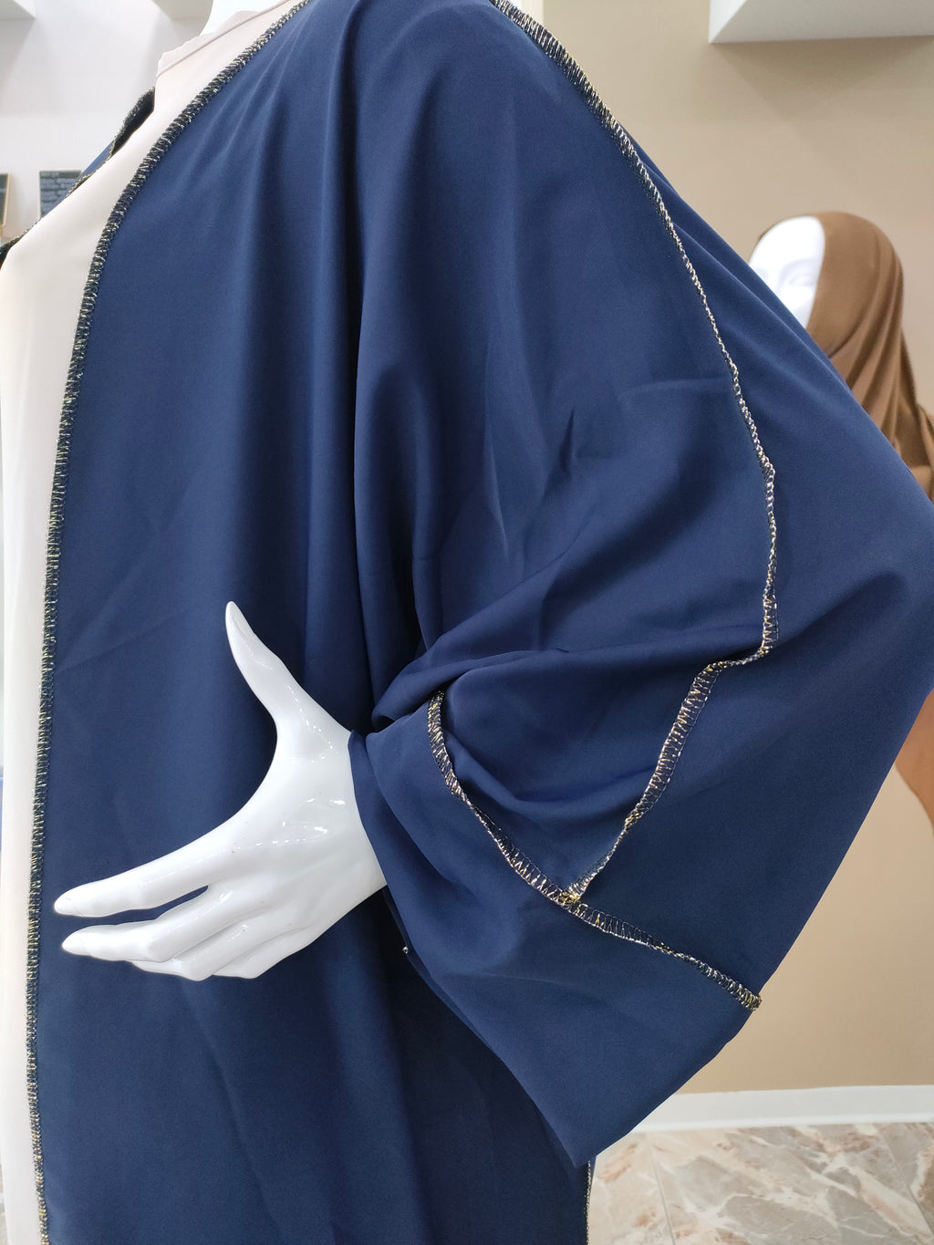 Kimono Muna con cuciture dorate