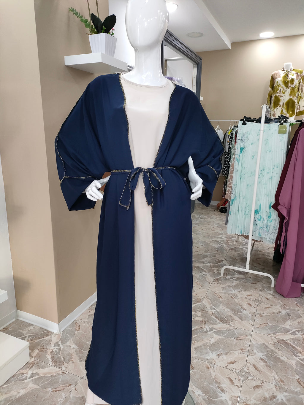 Kimono Muna con cuciture dorate