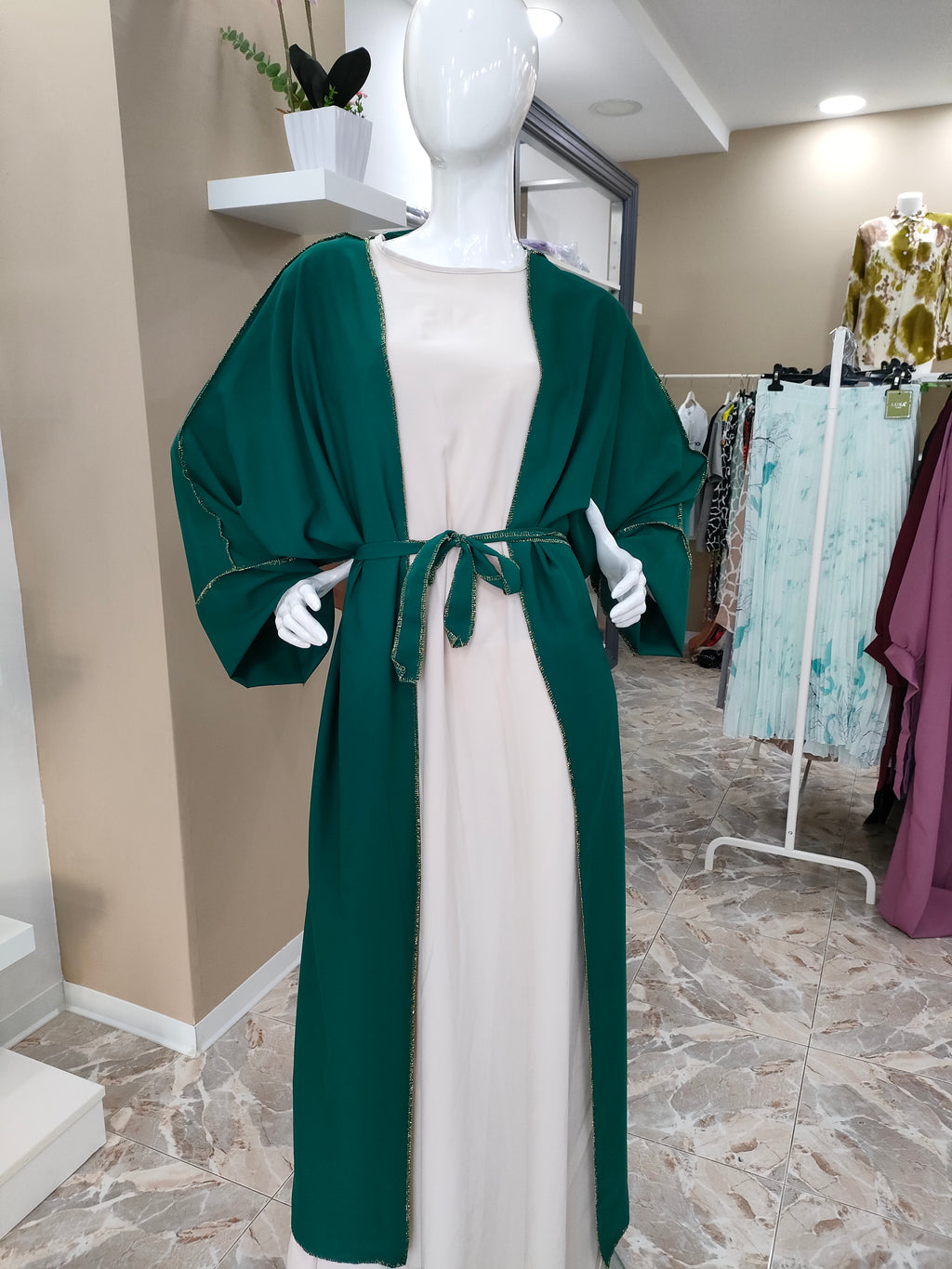 Kimono Muna con cuciture dorate